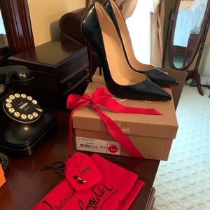 “So Kate” Christian Louboutin Black Patent Heels!